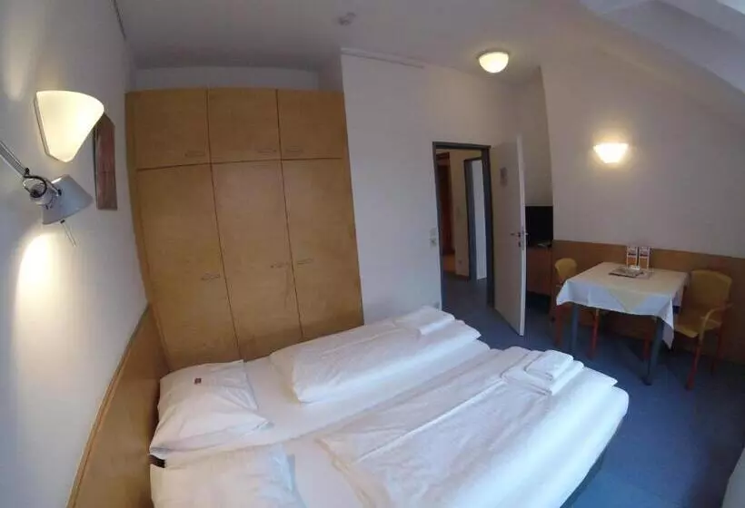 اتاق استاندارد چهار تخته, Haus Mobene   Hotel Garni