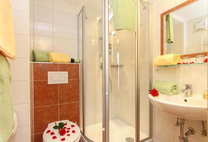 غرفة عائلية, Herzoghof