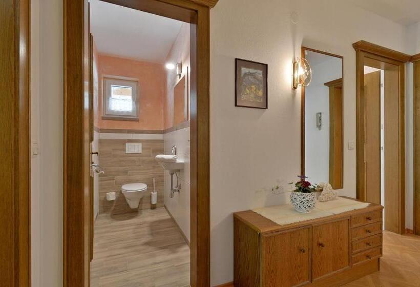 침실 2개 아파트, Garni Tirol