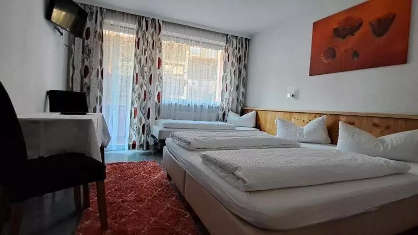 スタンダード４人部屋, Gasthof Hotel Kirchenwirt