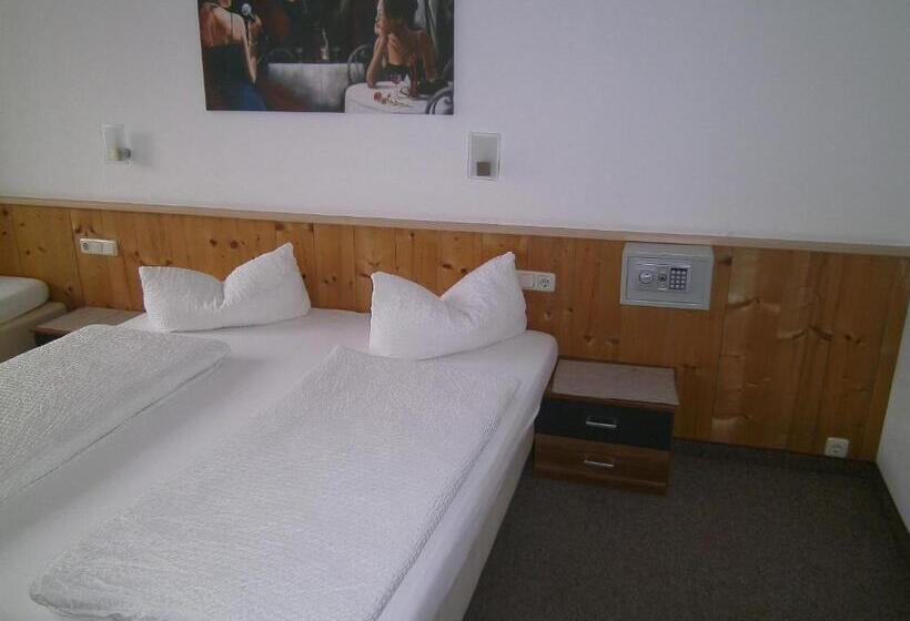 غرفة قياسية ثلاثية, Gasthof Hotel Kirchenwirt