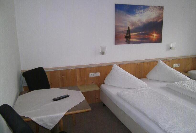 غرفة قياسية ثلاثية, Gasthof Hotel Kirchenwirt