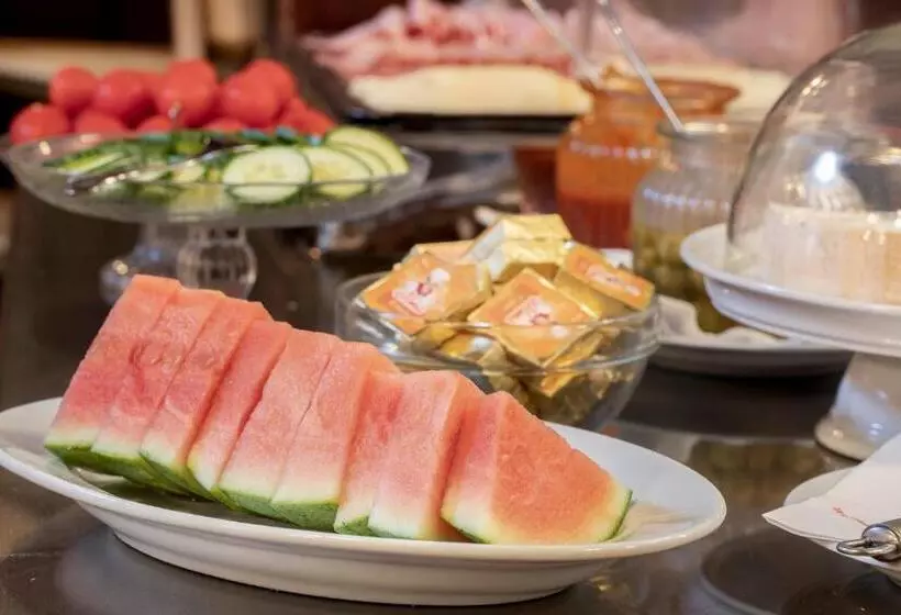Standard Yhden Hengen Huone, Madar Café Restaurant Zum Fürsten