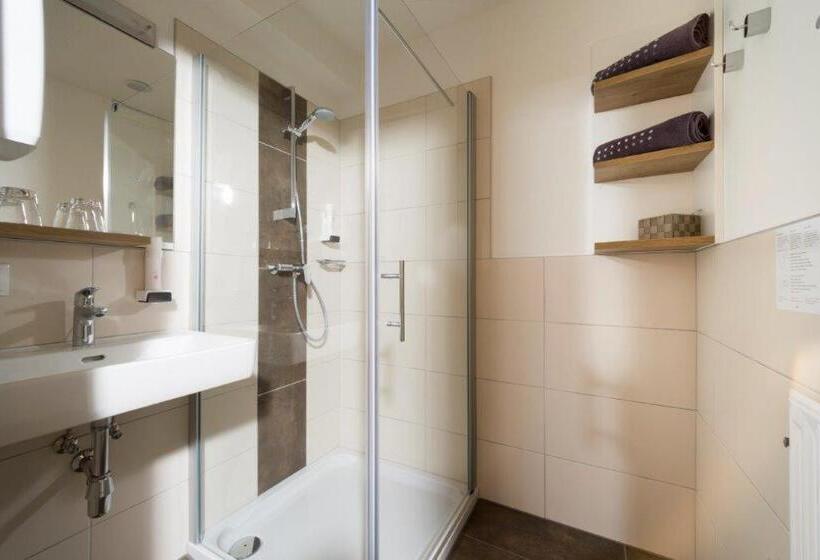 스탠다드 룸, Muhr