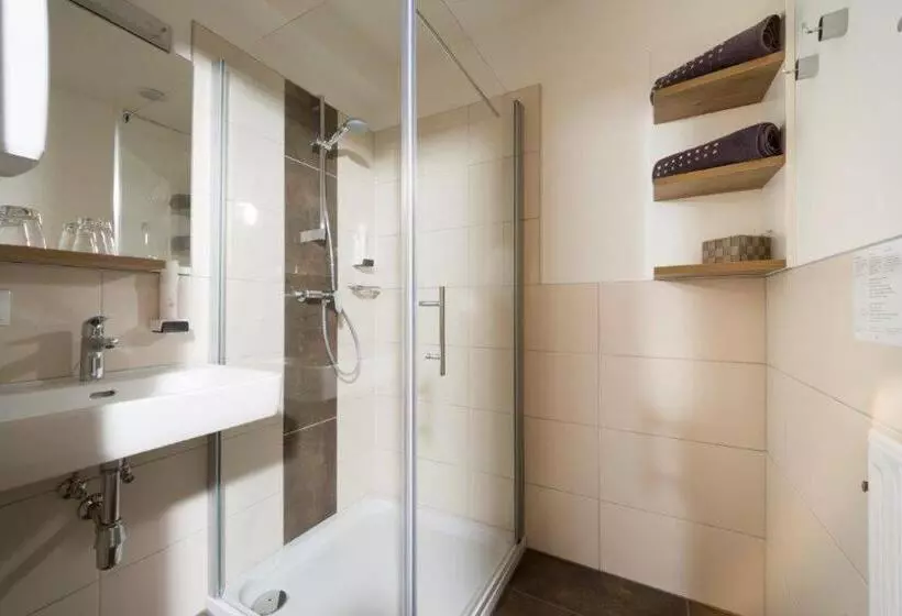 Standard Room, Muhr