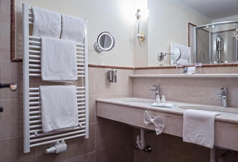 Полулюкс, Vier Jahreszeiten Wellnessresort Achensee