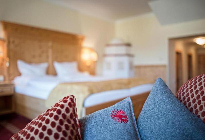 סוויטת ג'וניור, Vier Jahreszeiten Wellnessresort Achensee