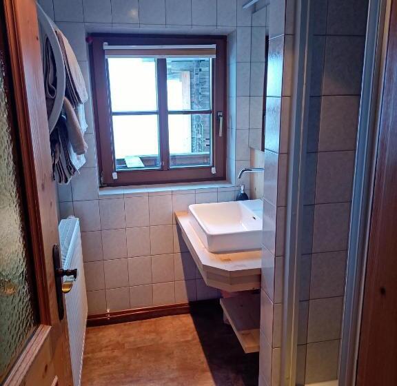 شقة غرفة واحدة, Plonerhof