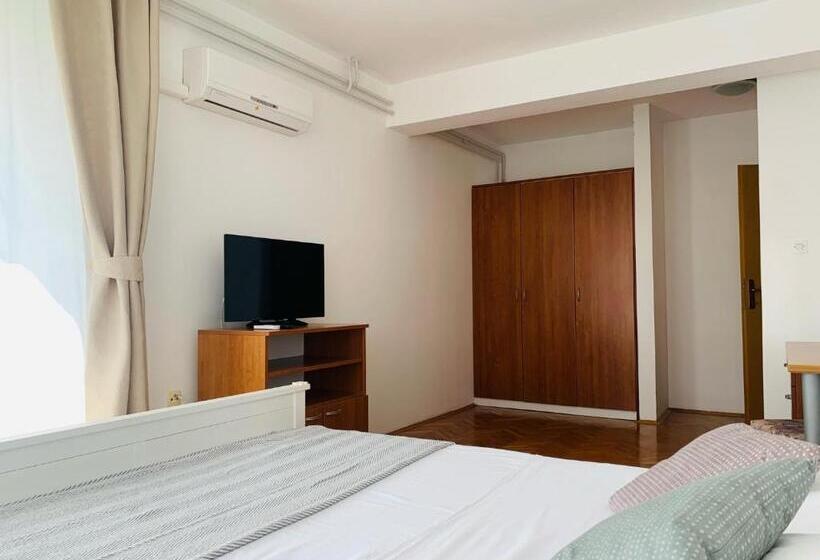 Четырехместный Номер Стандарт, Linc Rooms & Apartments