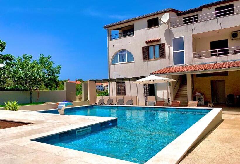 Апартаменты 1 Спальня с Террасой, Linc Rooms & Apartments