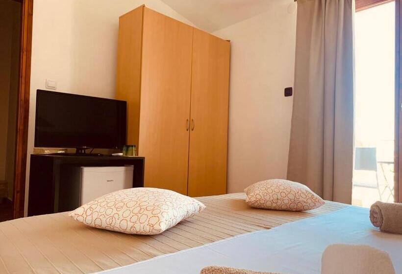 Номер Стандарт с Балконом, Linc Rooms & Apartments