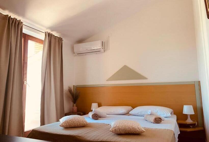 Номер Стандарт с Балконом, Linc Rooms & Apartments