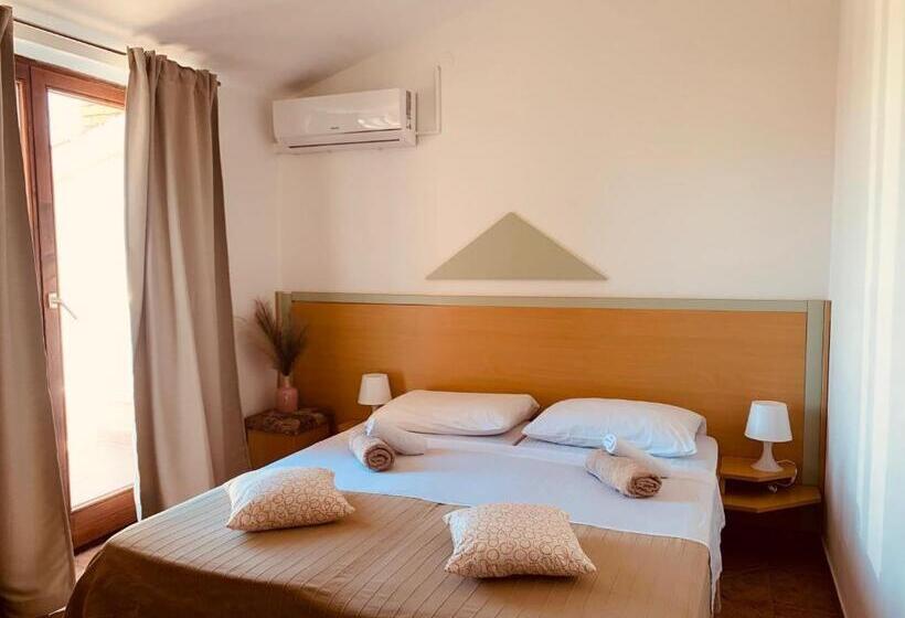 Номер Стандарт с Балконом, Linc Rooms & Apartments