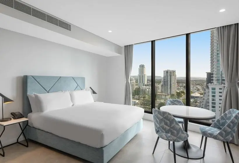 スタンダードスタジオ, Meriton Suites Surfers Paradise