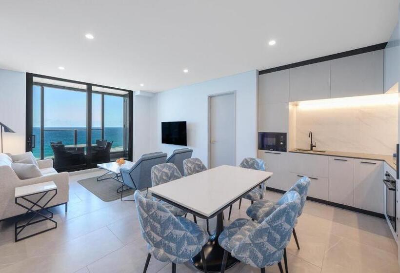 2 Bedrooms Suite Sea View, Meriton Suites Surfers Paradise