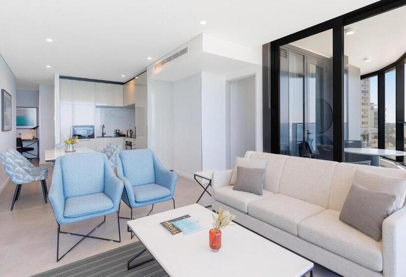 2 Bedrooms Suite Sea View, Meriton Suites Surfers Paradise