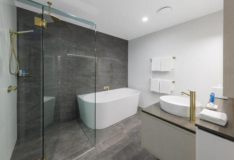 2 Bedrooms Suite Sea View, Meriton Suites Surfers Paradise