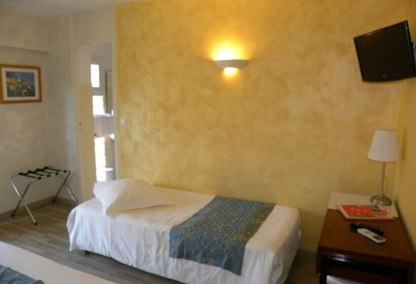 غرفة قياسية ثلاثية, Anglade Hôtel