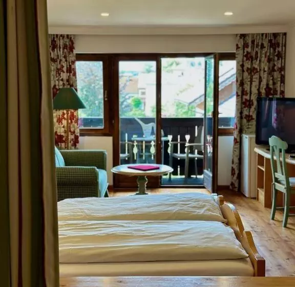 Deluxe Kolmen Hengen Huone, Lexenhof