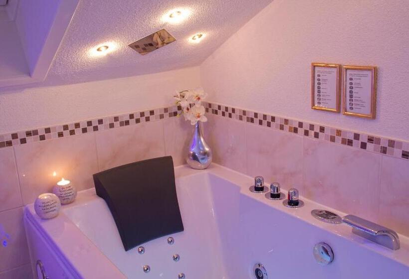 주니어 스위트, Pension Knoll