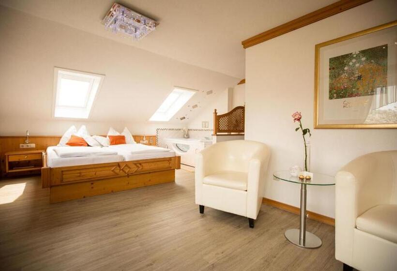 주니어 스위트, Pension Knoll