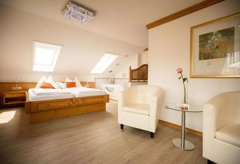 Juniorsviitti, Pension Knoll