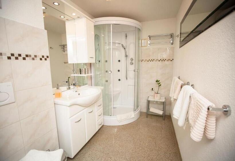 주니어 스위트, Pension Knoll