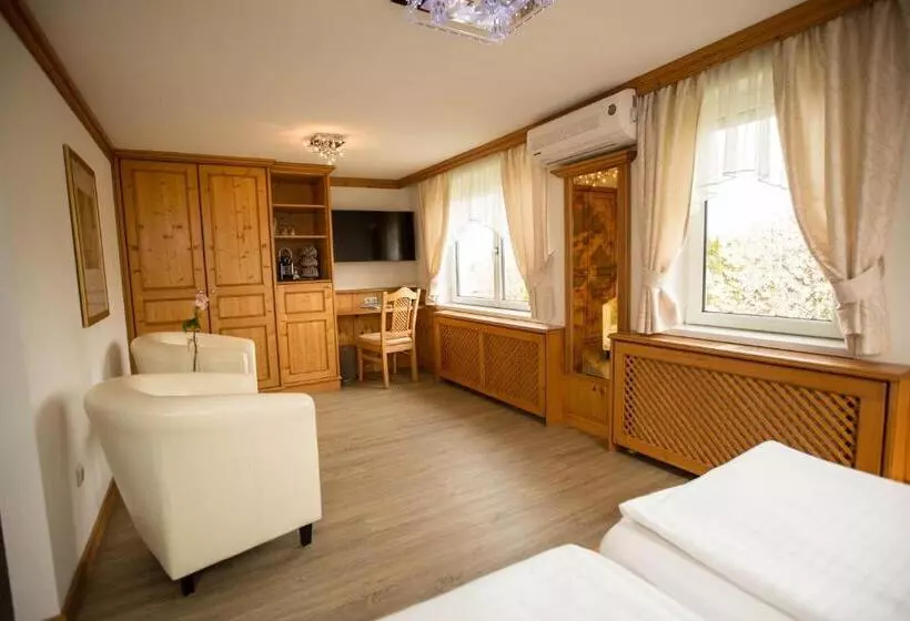 Juniorsviitti, Pension Knoll