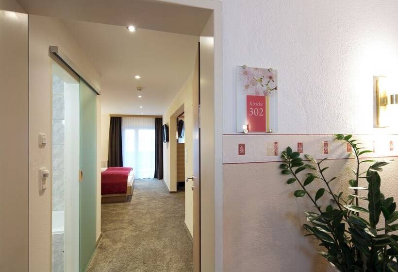 Suite with lake view, Geniesserhotel Alpin Gmbh