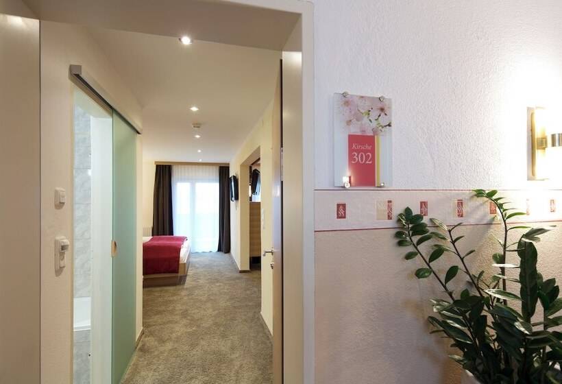 Suite with lake view, Geniesserhotel Alpin Gmbh