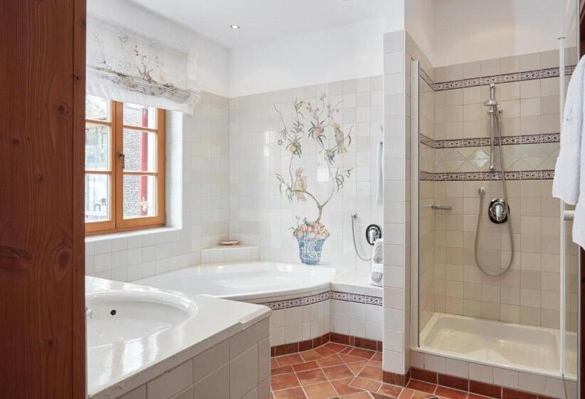 ジュニアスイート, Das Bergschlössl   Very Special