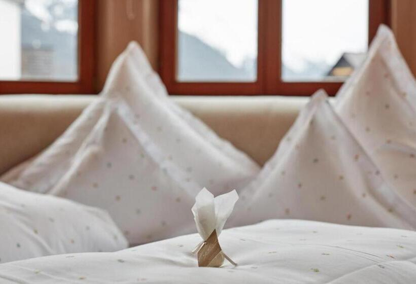 ジュニアスイート, Das Bergschlössl   Very Special