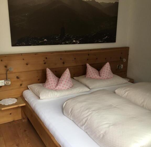 标准间, Haus Schuchter