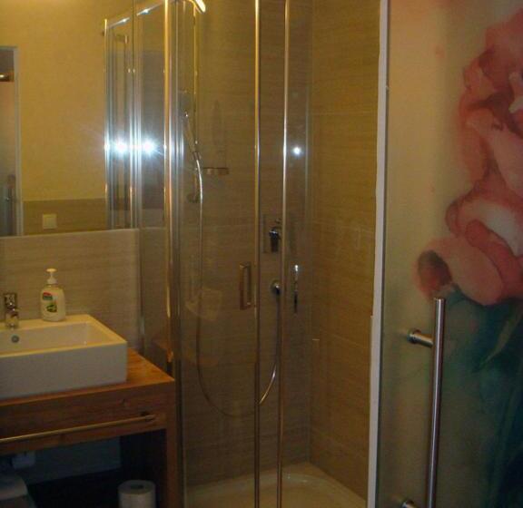 标准间, Haus Schuchter