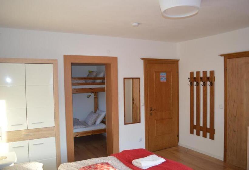 غرفة عائلية, Haus Susanne