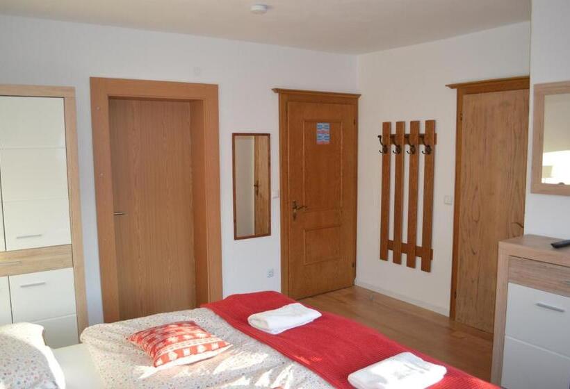 غرفة عائلية, Haus Susanne