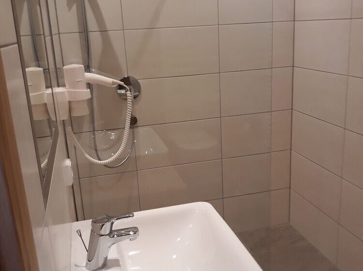 디럭스 룸, Jagdhof