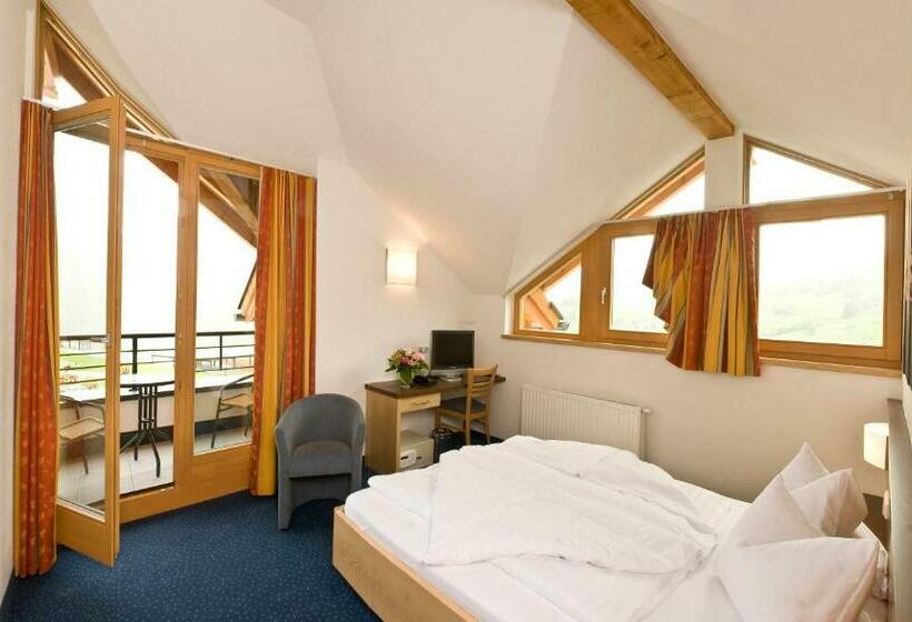 اتاق استاندارد, Lukas