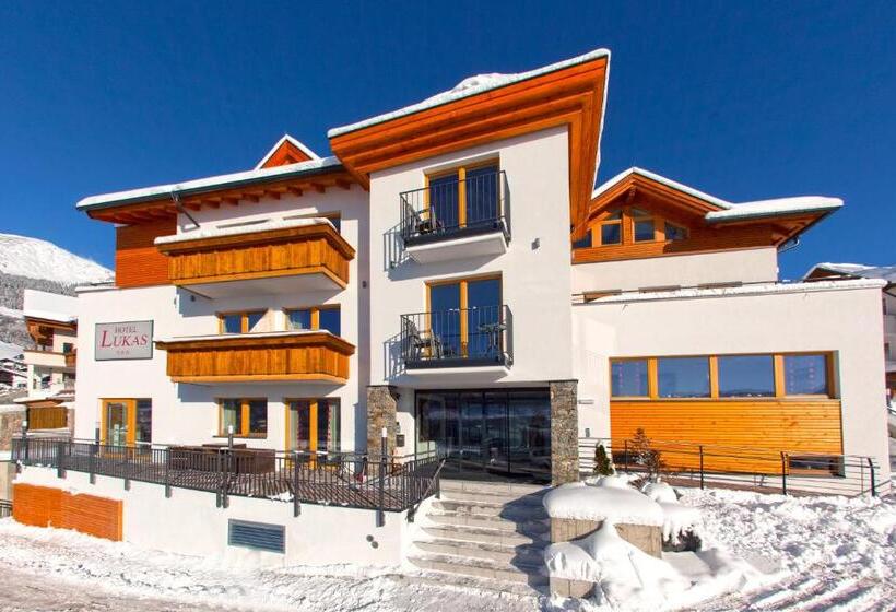 اتاق کلاسیک, Lukas