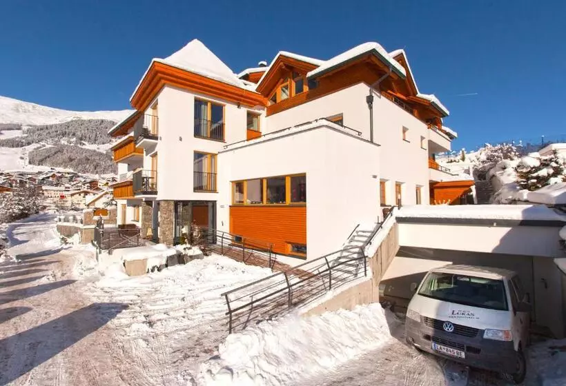 Suite Familiare, Lukas