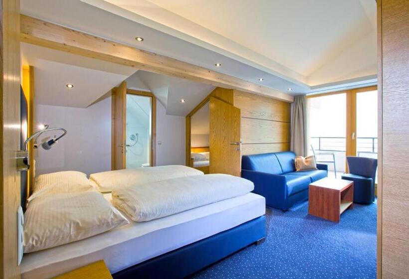 Family Suite, Lukas