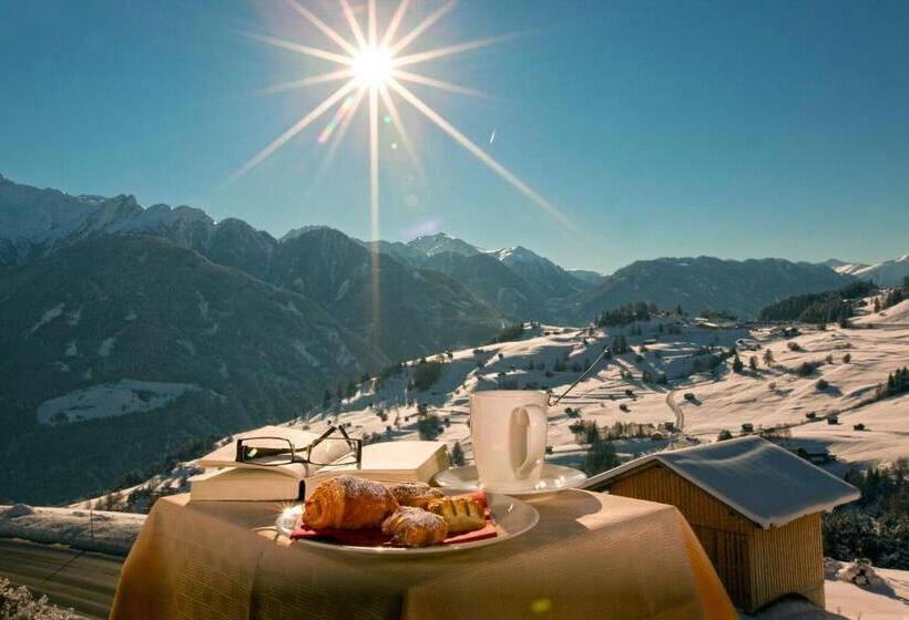 سوییت جونیور, Lukas