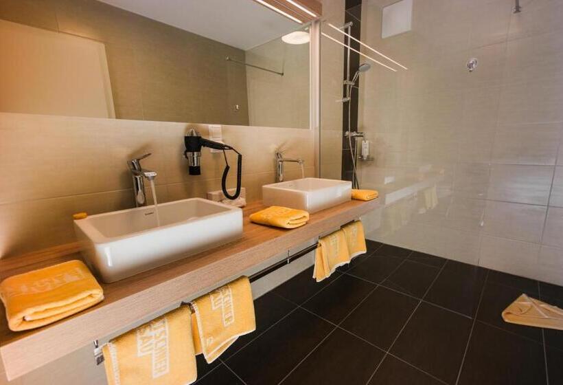 شقة غرفتين نوم مزودة بشُرفة, Matschner