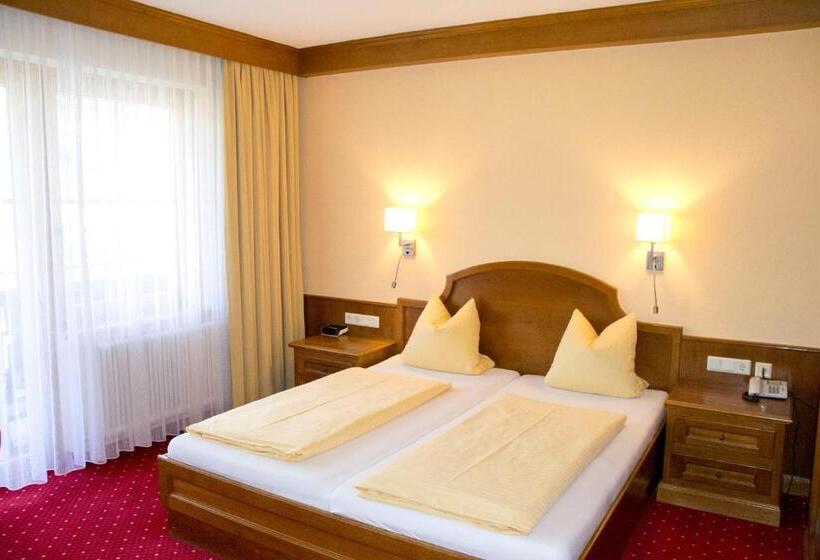 جناح عائلي, Matschner