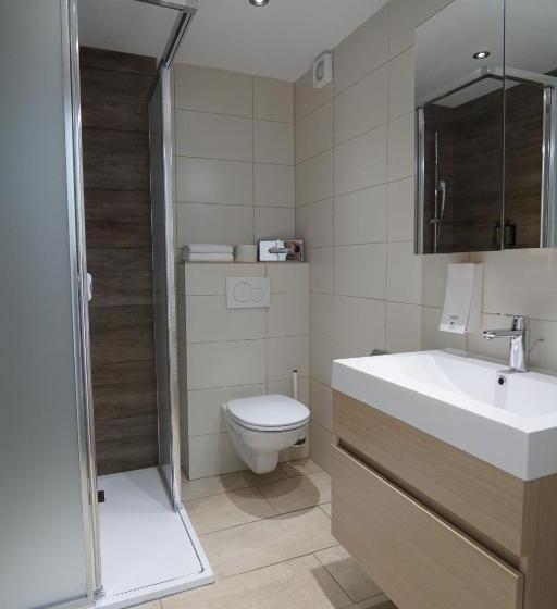 اتاق خانوادگی, Pension Tyrol