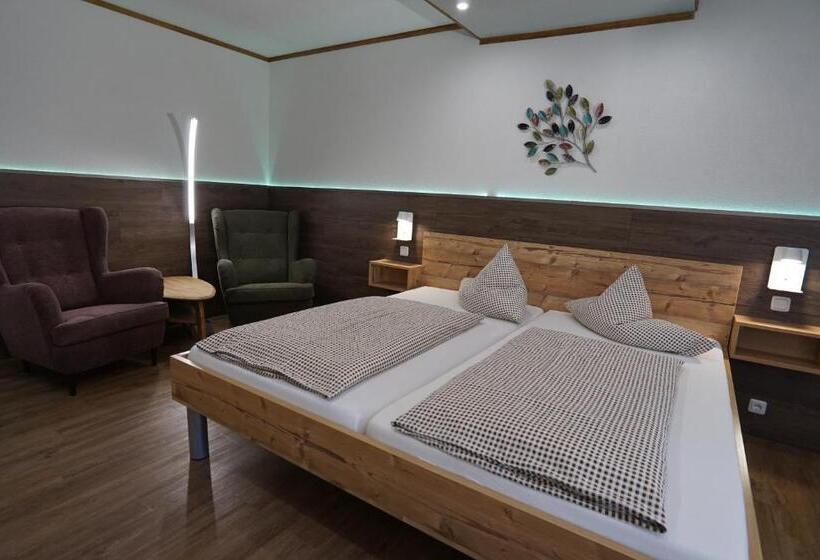 اتاق خانوادگی, Pension Tyrol