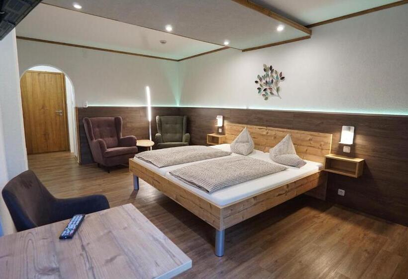 اتاق خانوادگی, Pension Tyrol