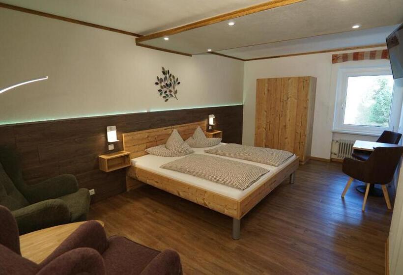 اتاق خانوادگی, Pension Tyrol