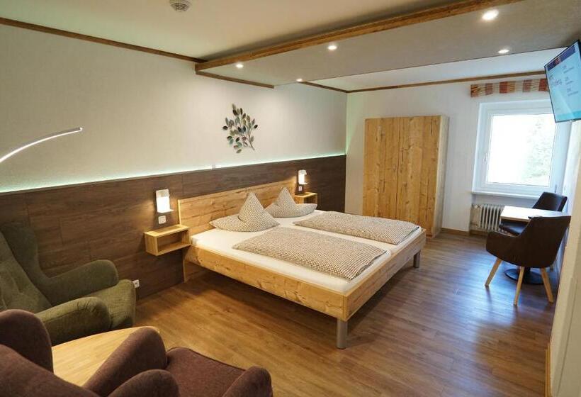 اتاق خانوادگی, Pension Tyrol