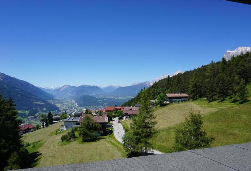 استودیوی استاندارد, Pension Tyrol